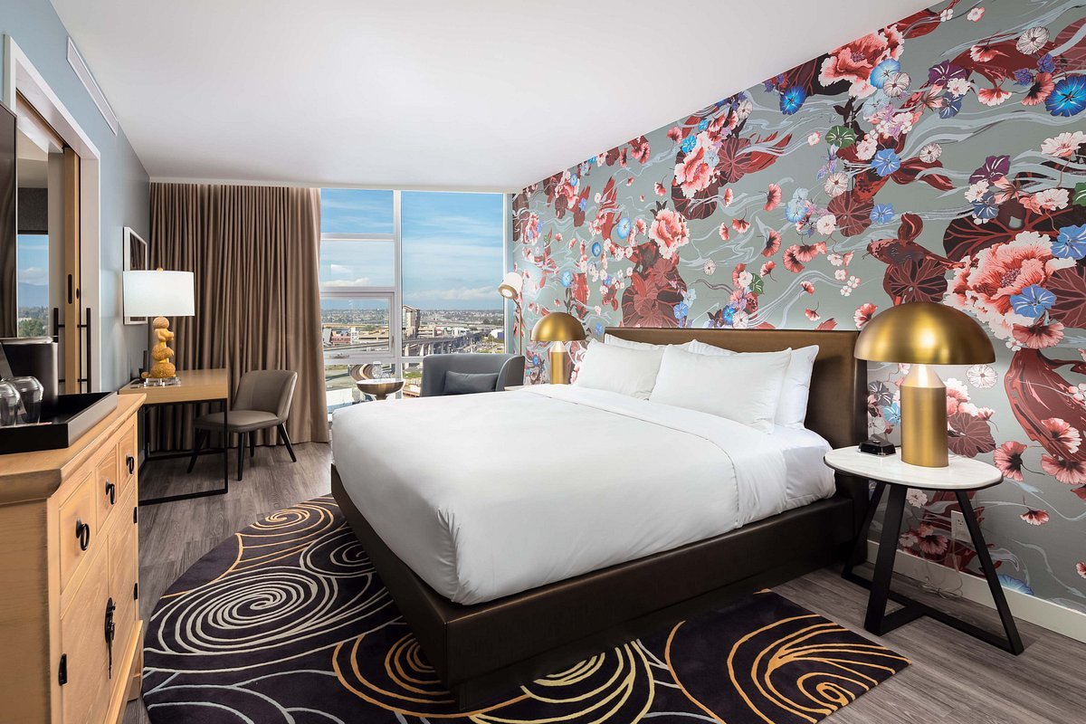 Deluxe Suite at Abercorn Hotel