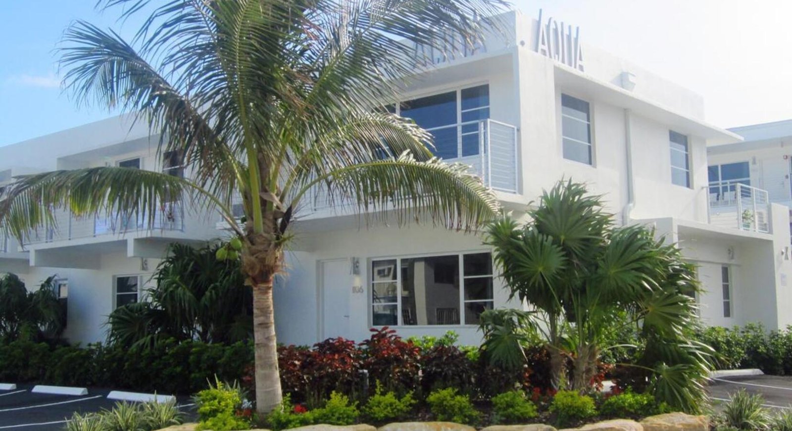 Aqua Hotel Fort Lauderdale Beach exterior view with pool