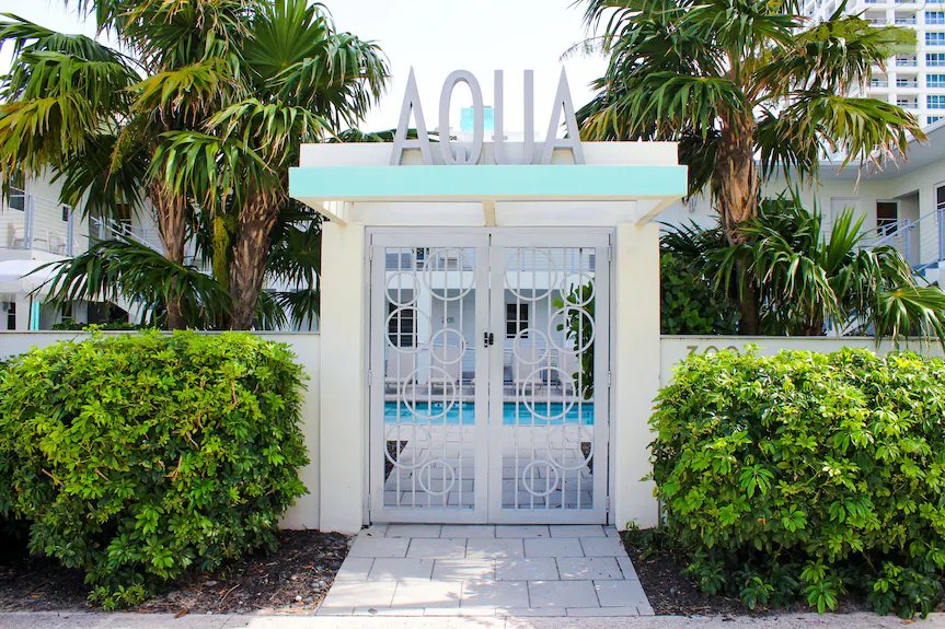 Deluxe Oceanfront Suite at Aqua Hotel