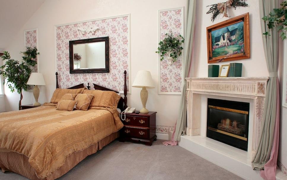 Guest Room at Aristocrat Hotel