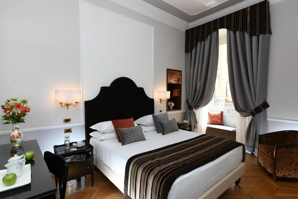 Suite at Bettoja Hotel Massimo d'Azeglio