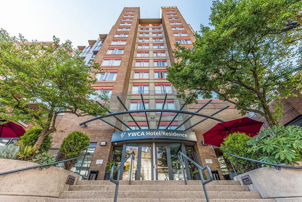 Carmana Hotel & Suites