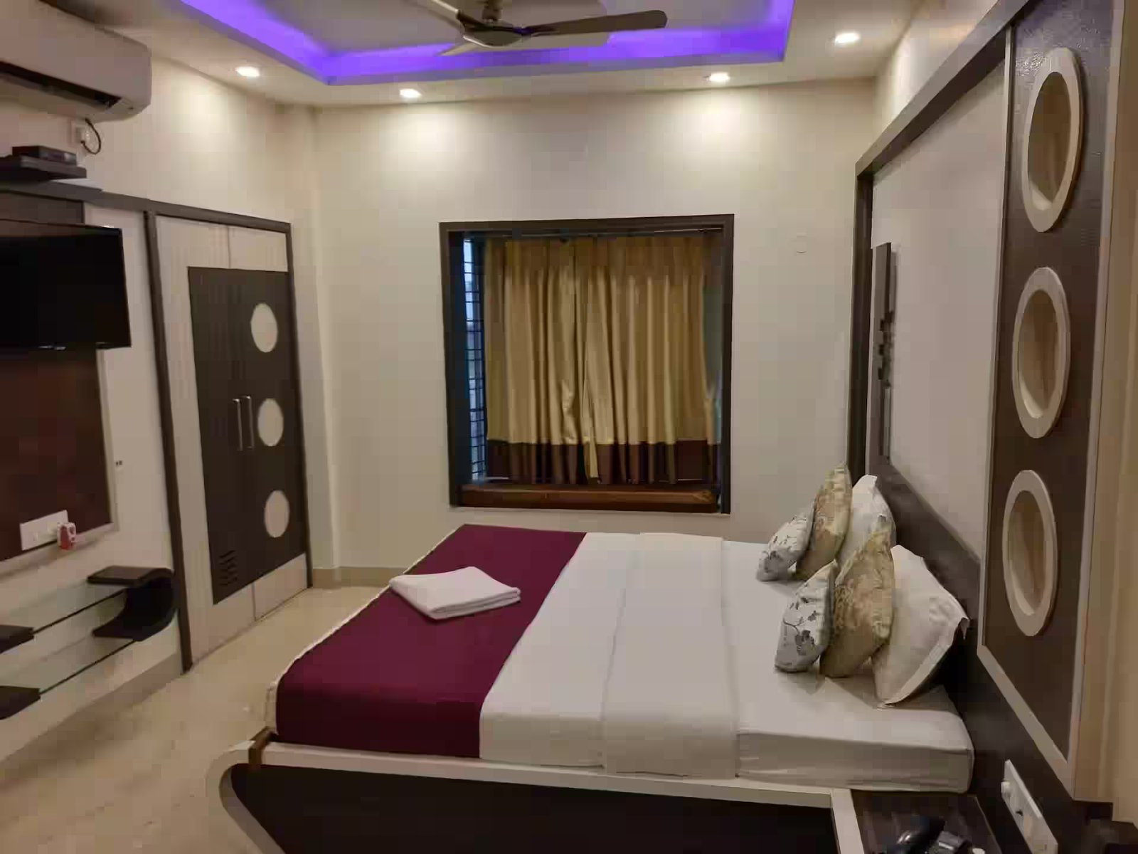 Guest Room at Castle by the Sea Motel