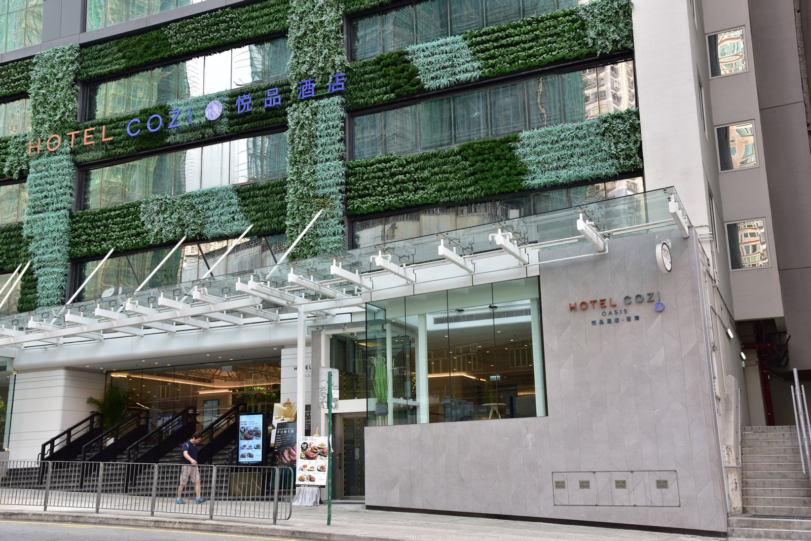 Hotel COZi Oasis exterior view
