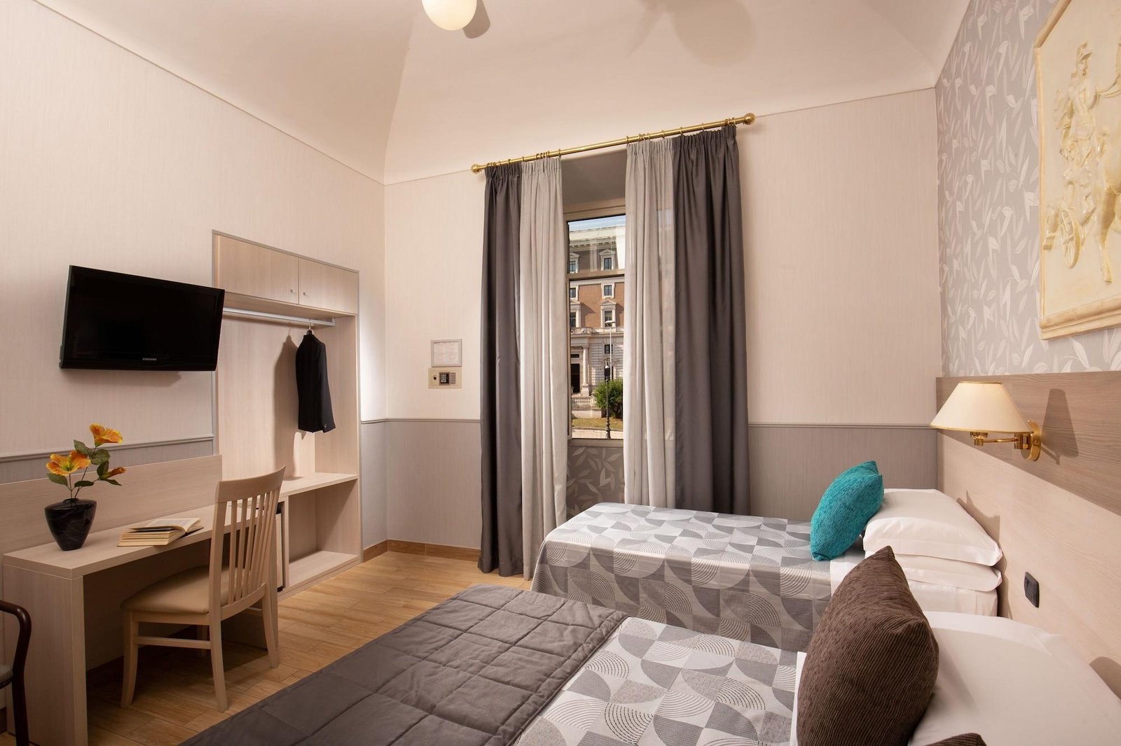 Triple Room at Hotel Dorica Rome