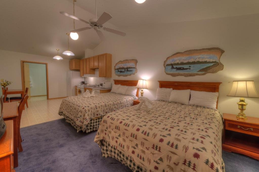 Family Suite at Frontier Suites Hotel