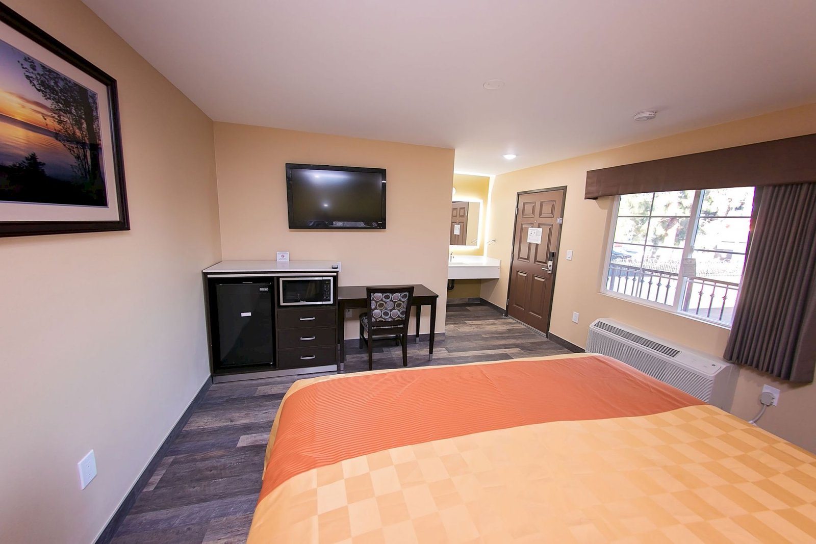Guest Room at Garey Motel