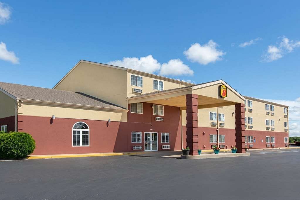 Garnett Hotel & RV Park
