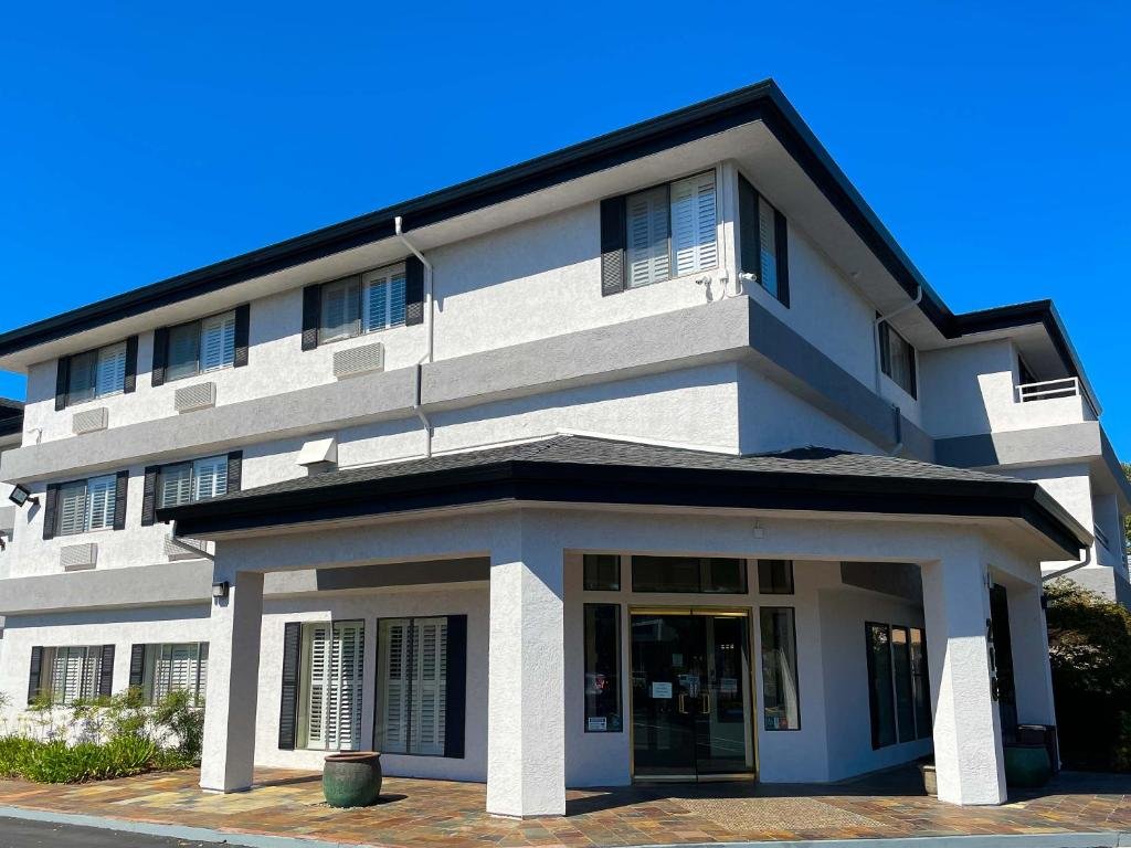 Governors Inn Hotel exterior view