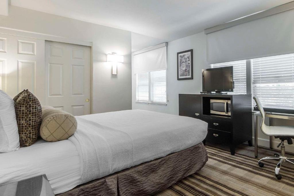 Executive Suite at Inn Off Capitol Park