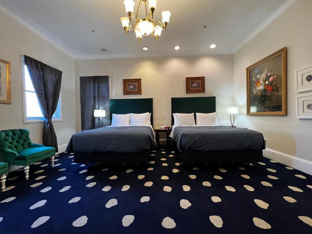 Executive Suite at Lions Gate Hotel