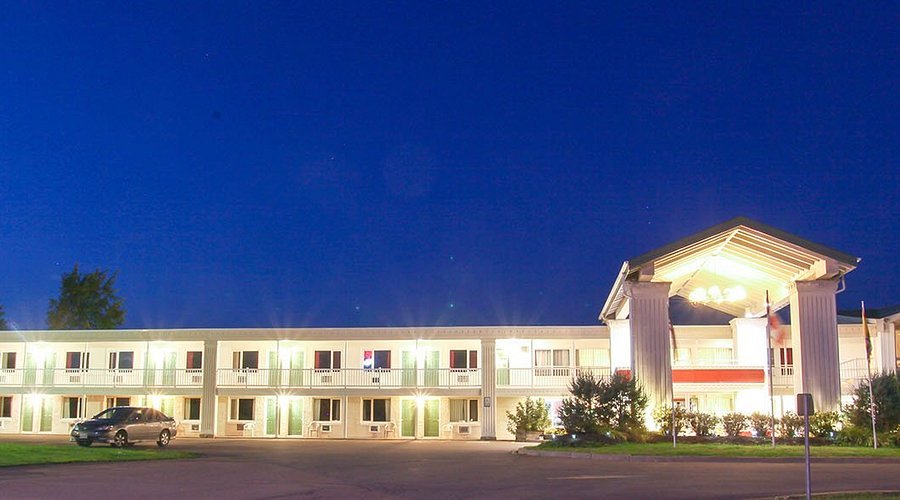 Hotel Moncton exterior view