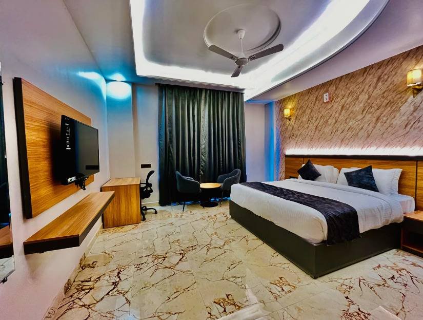 Deluxe Room at Oasis Hotel Fort Lauderdale