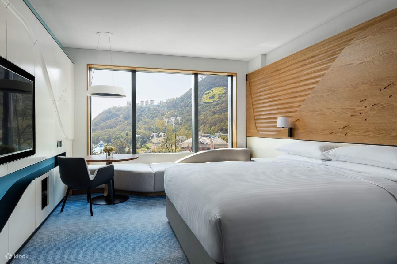 Executive Suite at Hong Kong Ocean Park Marriott Hotel