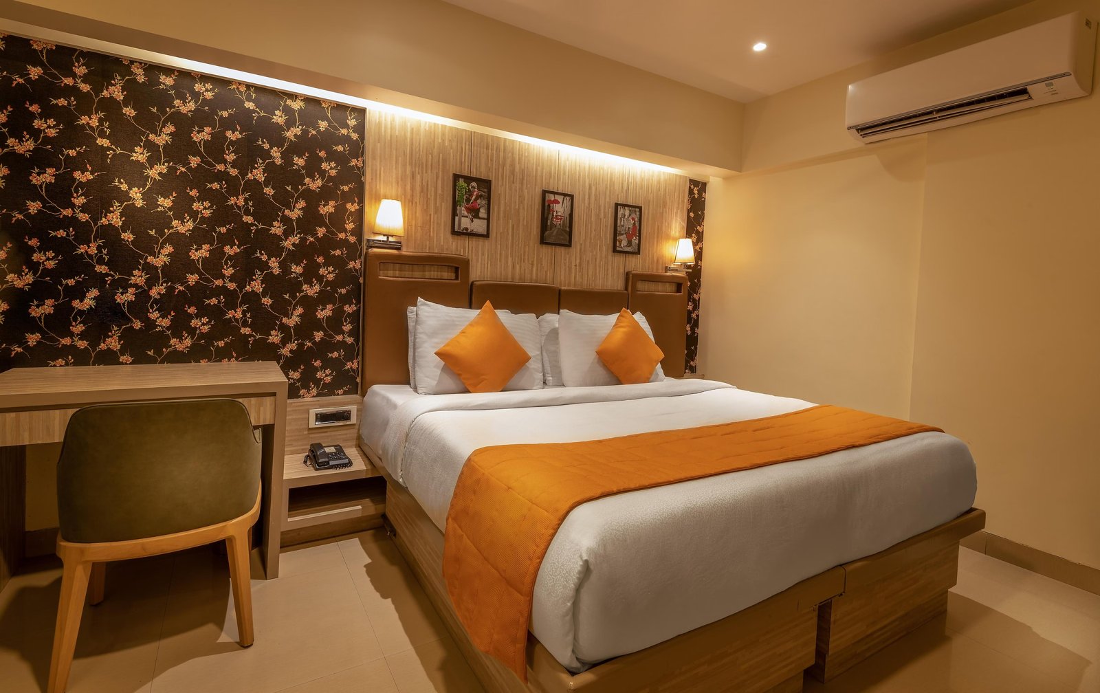 Deluxe Room at Hotel Oriental Aster