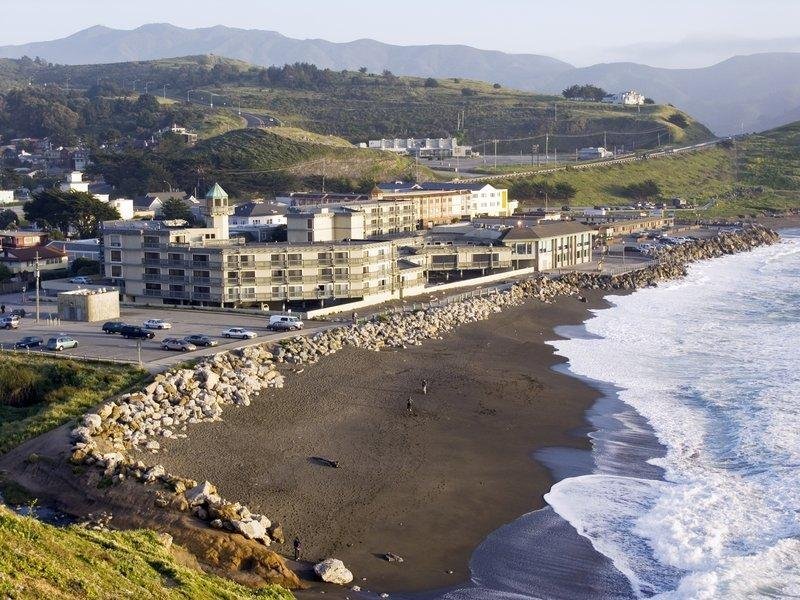 Pacifica Lighthouse Hotel exterior view