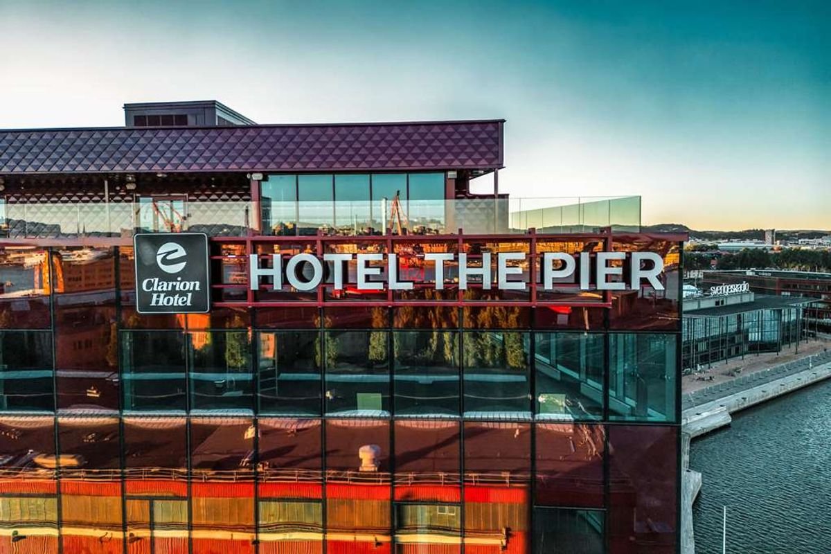The Pier Hotel exterior view