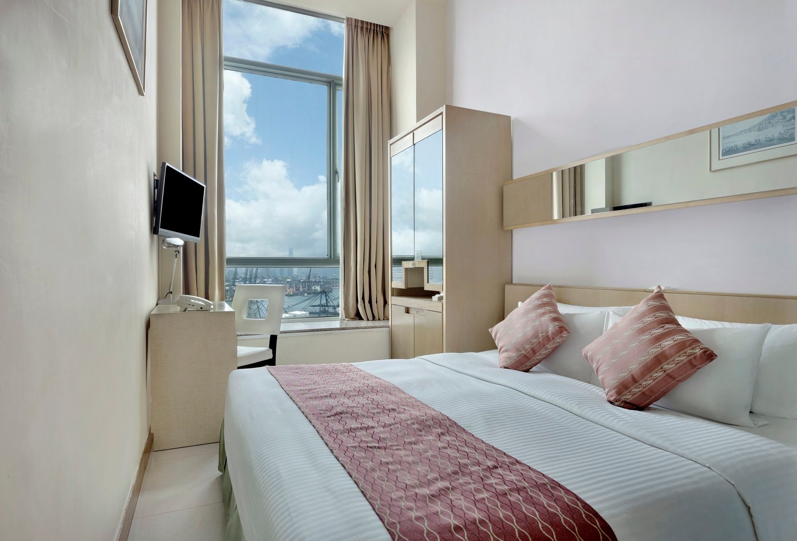 Deluxe Room at Rambler Garden Hotel