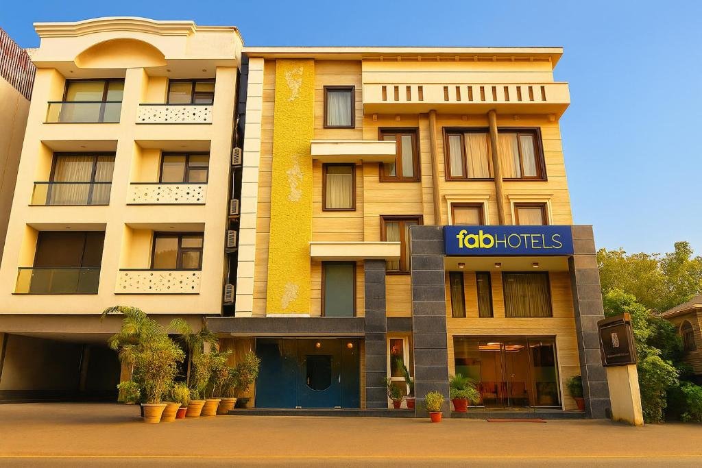 FabHotel Saineel