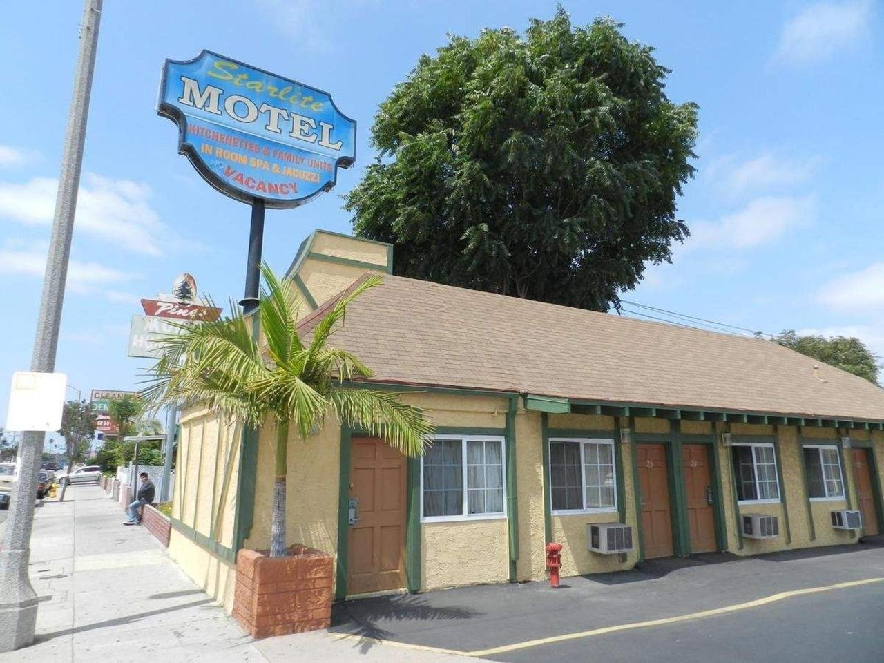 Starlite Motel exterior view