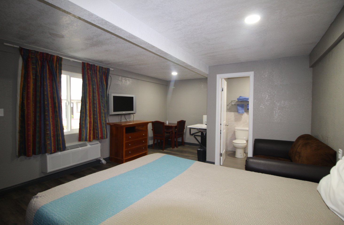 Guest Room at Starlite Motel