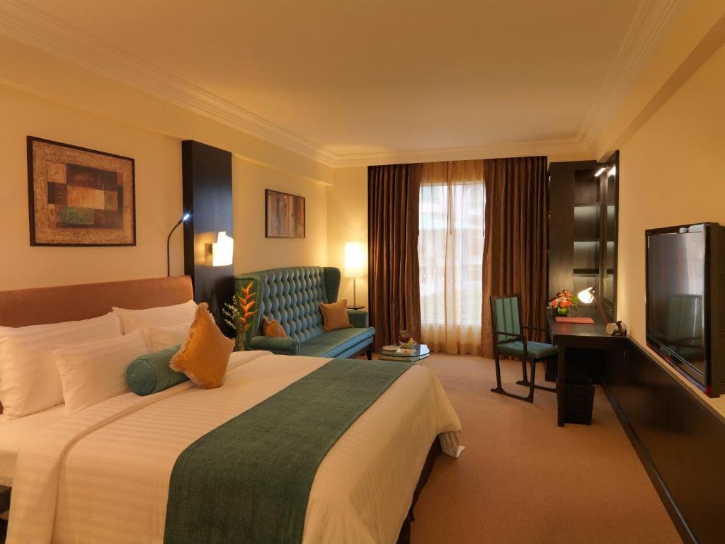 Guest Room at Sterling's Mac Hotel
