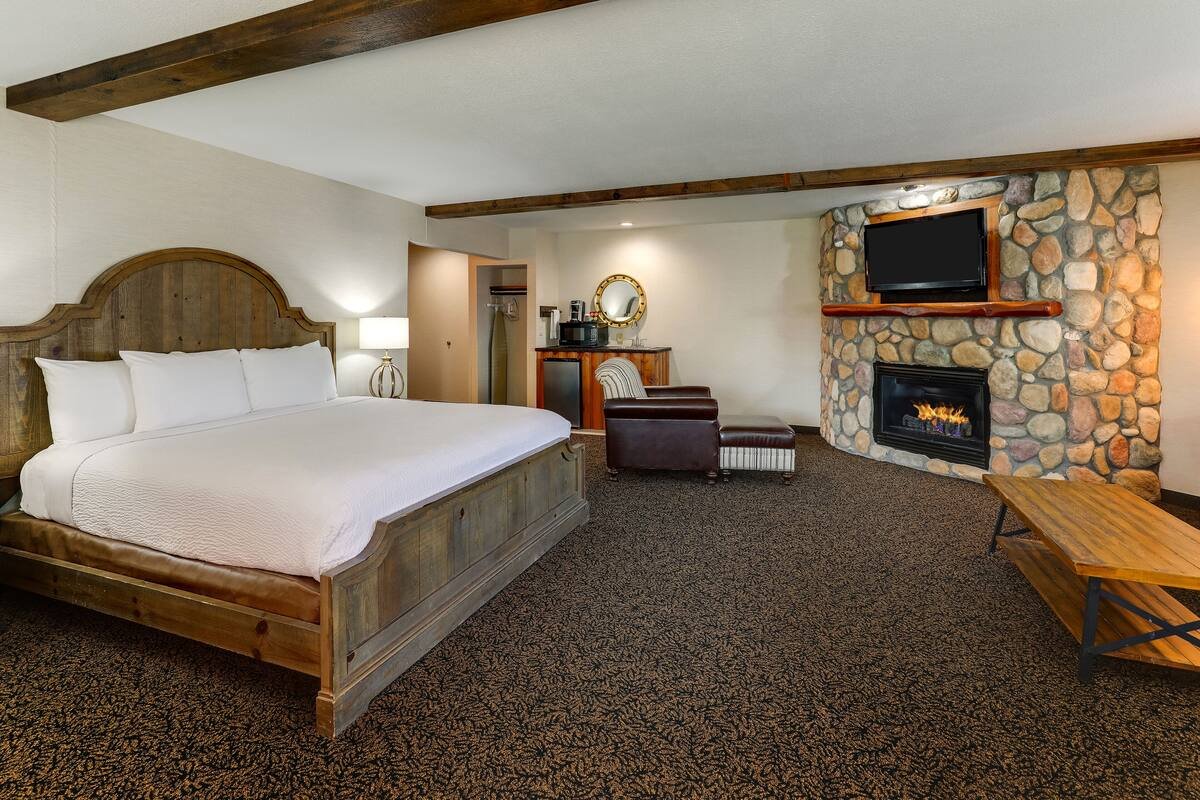 Guest Room at Stoney Creek Hotel Peoria