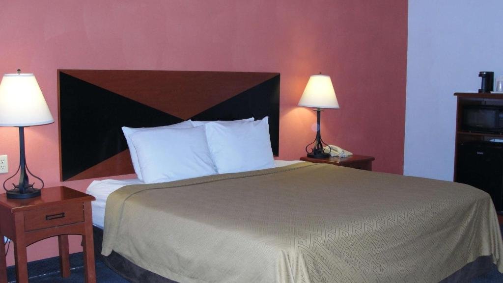 Deluxe Room at SureStay Hotel Greenville