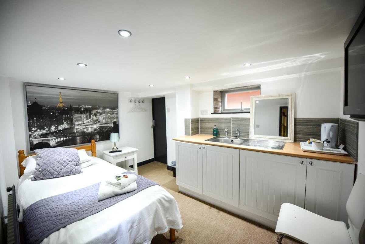 Deluxe Ocean View Room at Victoria Park Hotel