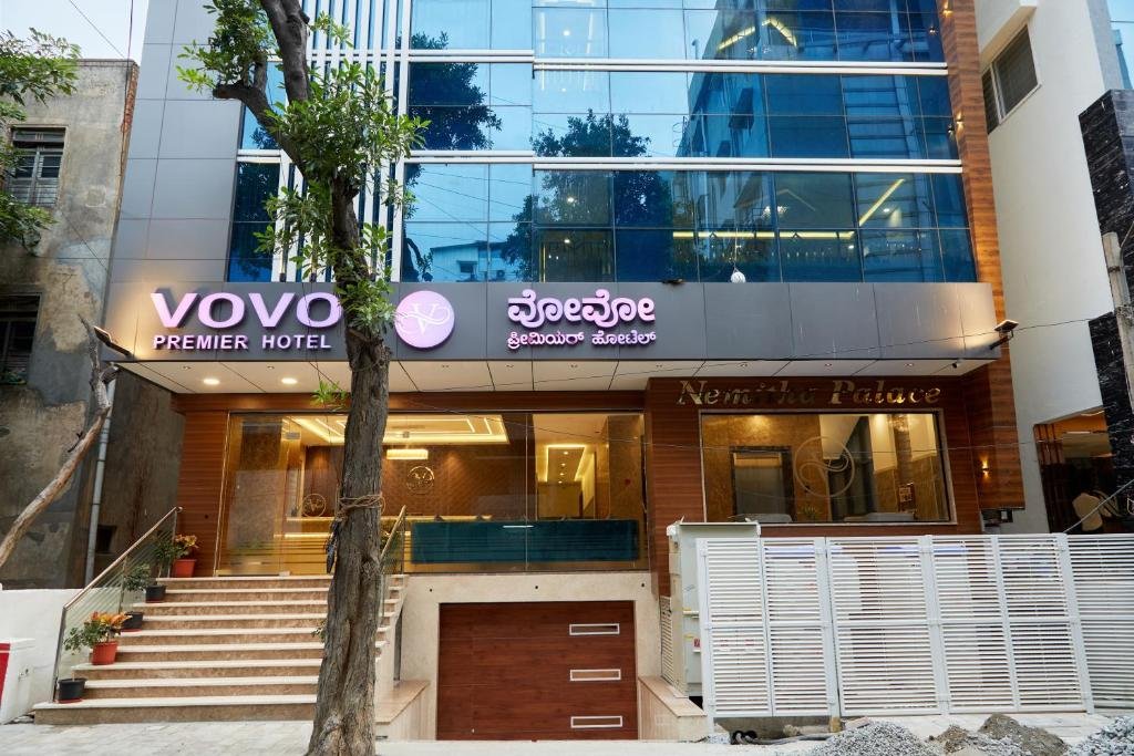 VOVO Premier Hotel exterior view
